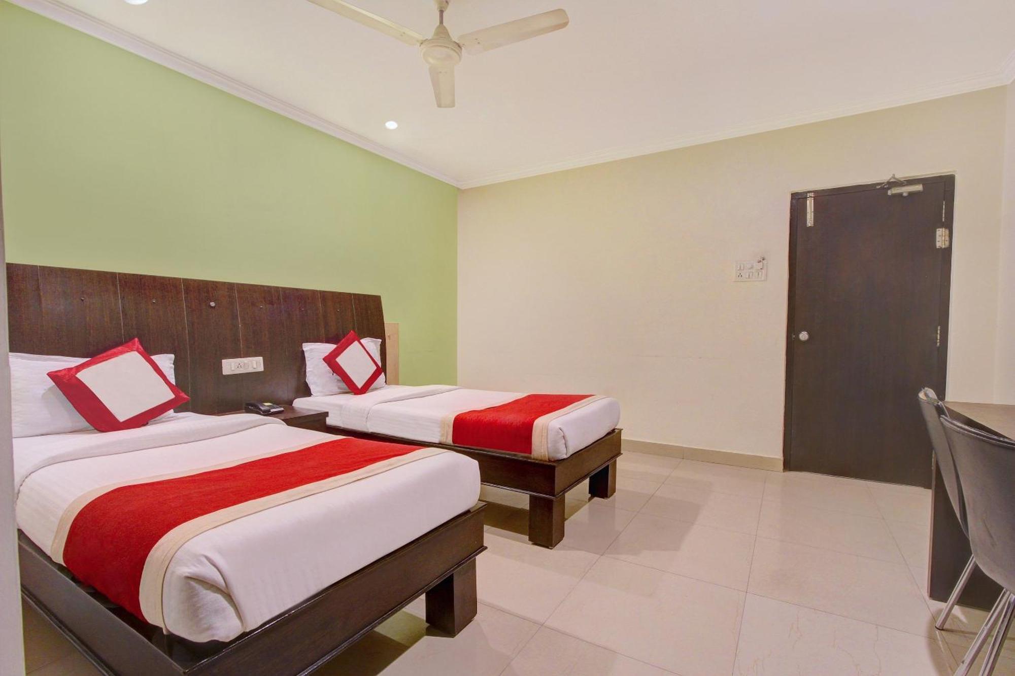 FabExpress Alekhya Residency Hotel Hyderabad Bagian luar foto